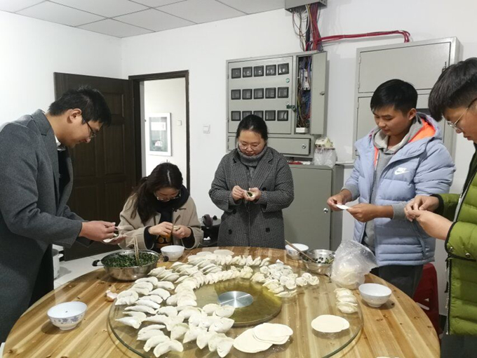 冬至陽生春又來，溫暖感恩促情誼——廣德路項(xiàng)目部舉辦包餃子活動(dòng)